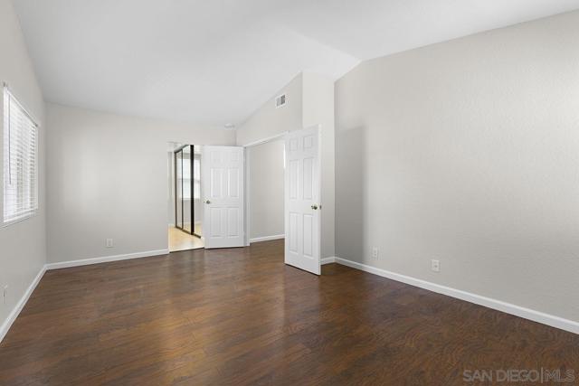 4041 Tynebourne Cir, San Diego CA: https://media.crmls.org/mediaz/7681799f-bab0-4c82-be53-20a49b95d781.jpg