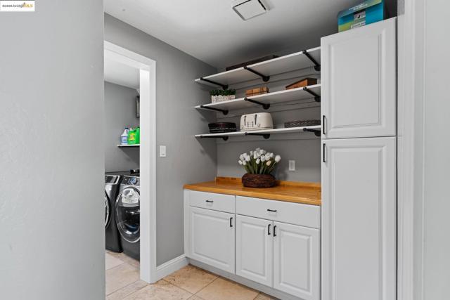 51 Cunha Ct, Oakley CA: https://media.crmls.org/mediaz/768296a5-5e5f-44a3-b867-acf74ecdcdf8.jpg