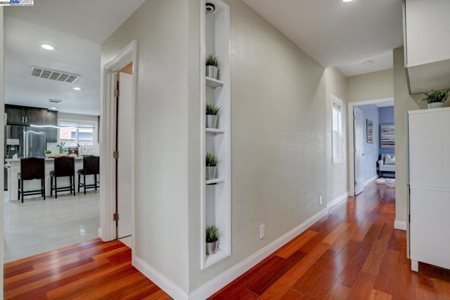 Image 20 of 43 For 39143 Donner Way