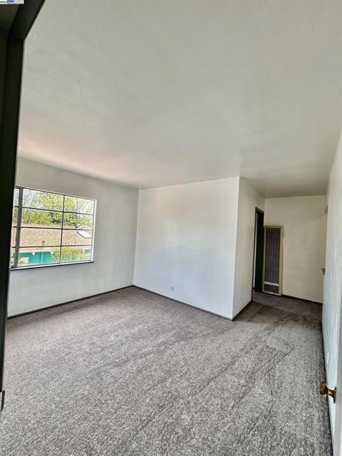 3719 Redding Street, Oakland CA: https://media.crmls.org/mediaz/76845032-6bc1-4f7b-925a-6afc9327f5e4.jpg