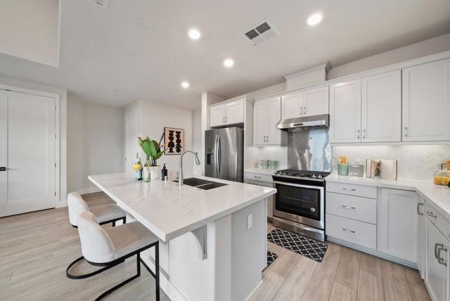 47382 Mission Falls Court, Fremont CA: https://media.crmls.org/mediaz/768486df-4234-4601-be84-63639d08b2e5.jpg