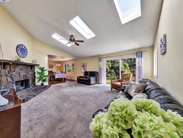 Image 7 of 60 For 2755 Sheffield Pl