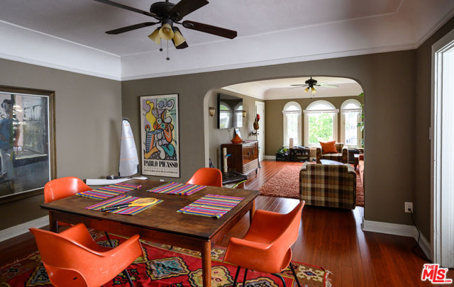 2822 S Victoria Avenue, Los Angeles CA: https://media.crmls.org/mediaz/7684df6c-b849-4caa-b5d3-7ea9657954e5.jpg