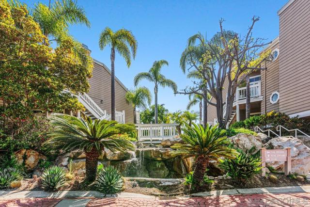 8619 Via Mallorca, La Jolla CA: https://media.crmls.org/mediaz/7684e178-6a4f-41fd-8e95-926d235dc87b.jpg