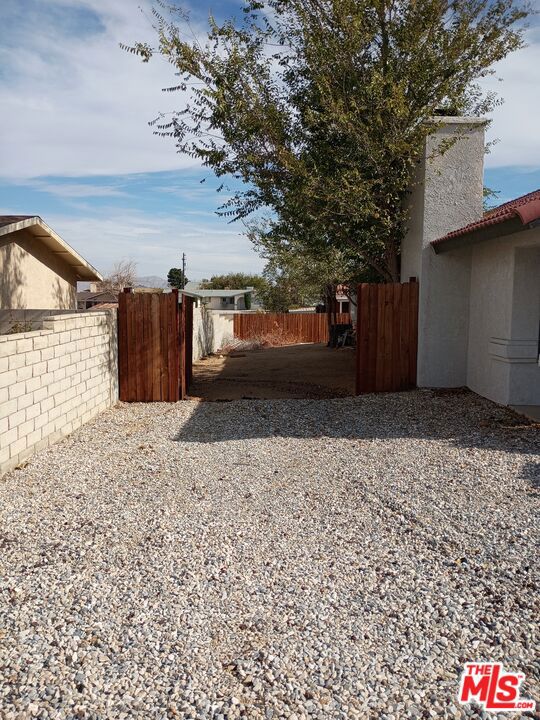 14055 Montecito Drive, Victorville CA: https://media.crmls.org/mediaz/7685a5fb-cb18-4f4b-acbc-9017f63c6bfe.jpg