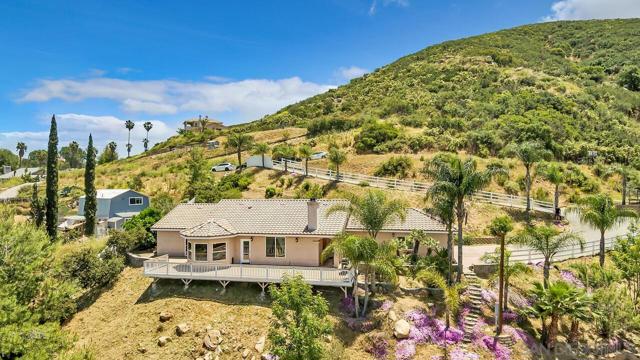 22318 Casa De Carol, Ramona CA: https://media.crmls.org/mediaz/7685da23-bf97-464b-9125-7e74489ea6e0.jpg