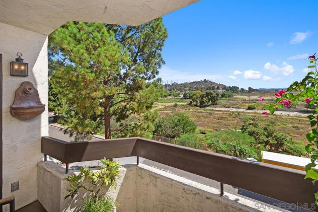 5865 FRIARS RD, San Diego CA: https://media.crmls.org/mediaz/7685e9e9-2441-490b-991c-8c5e6cacc1fc.jpg