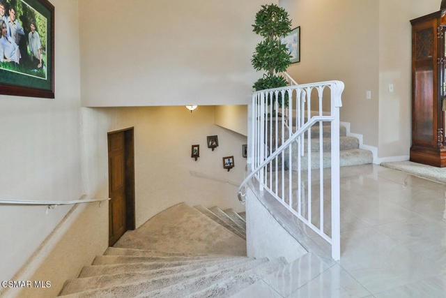 1822 Calle Borrego, Thousand Oaks CA: https://media.crmls.org/mediaz/76866e0a-3ce2-471d-898d-8467240c1d3f.jpg