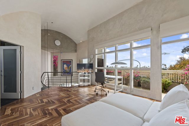 2115 3rd Street, Santa Monica CA: https://media.crmls.org/mediaz/76867ea5-b4d8-4a95-af67-35b9b1e1ee94.jpg