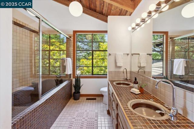 357 El Toyonal, Orinda CA: https://media.crmls.org/mediaz/7686abe4-a8d5-4c52-833a-93ebfd91f754.jpg