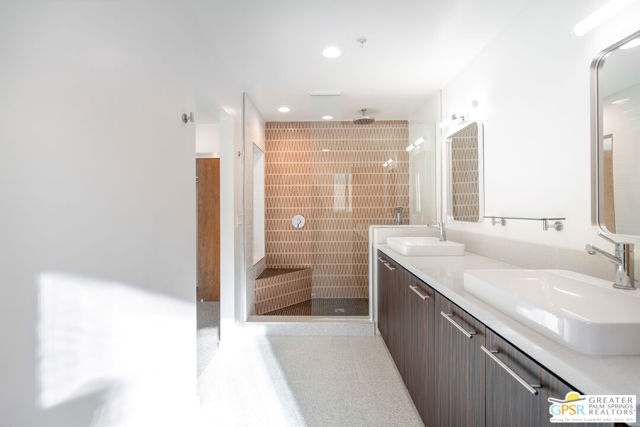 588 E San Lorenzo Road, Palm Springs CA: https://media.crmls.org/mediaz/76872b34-d8a5-4b34-a27d-d46baa66f941.jpg