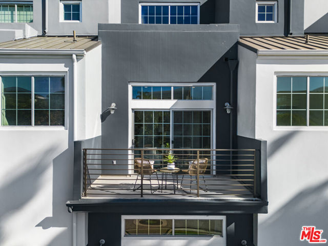 5350 Playa Vista Drive, Playa Vista CA: https://media.crmls.org/mediaz/76879620-d37c-4350-a413-8a03dec22bb2.jpg