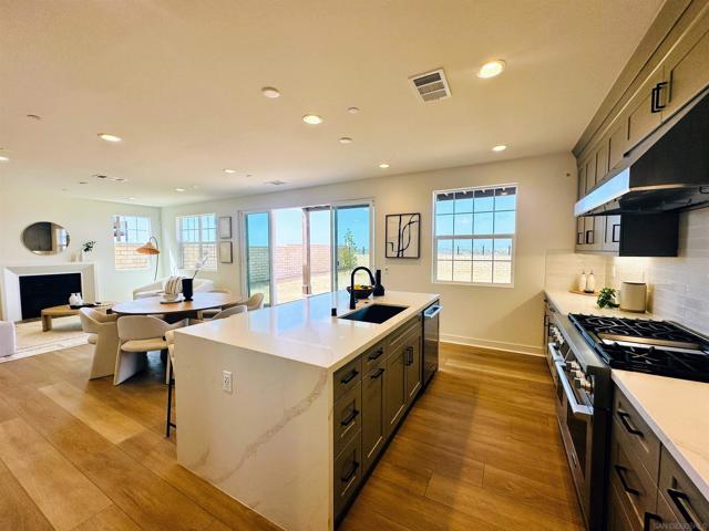 11324 Caminito Rodar, San Diego CA: https://media.crmls.org/mediaz/7688453b-e508-473b-aaa2-195fd940b1fb.jpg