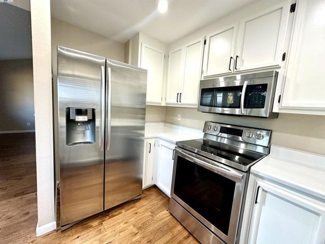 2000 Canyon Woods Dr, San Ramon CA: https://media.crmls.org/mediaz/76886e3f-38c1-41f7-aed5-dfe674be031f.jpg