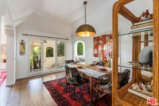 724 N Spaulding Avenue, Los Angeles CA: https://media.crmls.org/mediaz/76887cb1-07da-4bfa-956d-e5092392c909.jpg