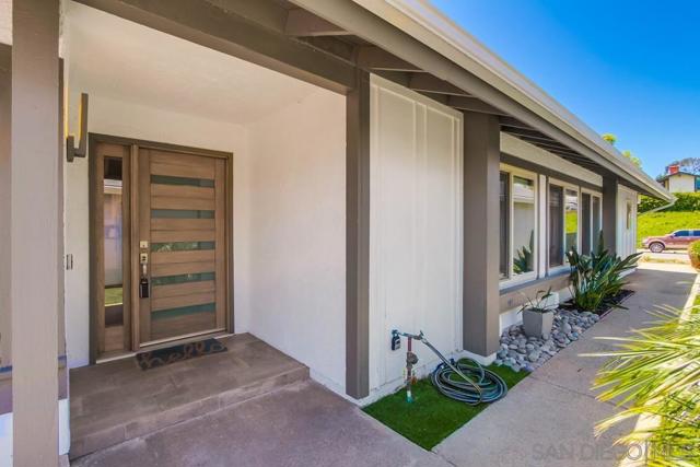 1315 Camino Linda Dr, San Marcos CA: https://media.crmls.org/mediaz/76893849-e774-4f41-bdc7-f0df1c84f05f.jpg