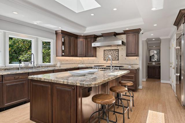 60 Vasilakos Way, Menlo Park CA: https://media.crmls.org/mediaz/76897328-e840-4d3f-8684-8b0ed4b584d0.jpg