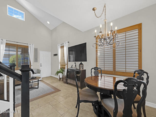 293 Springmist Lane, Simi Valley CA: https://media.crmls.org/mediaz/7689be87-7574-4f1a-a260-5c2298c854be.jpg