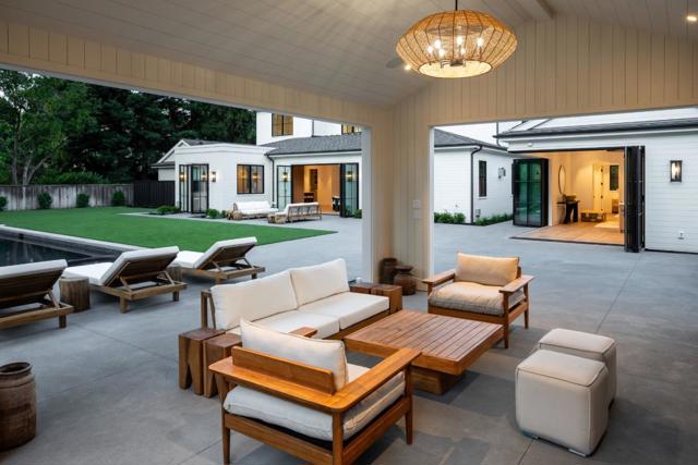 240 Valparaiso Avenue, Atherton CA: https://media.crmls.org/mediaz/768a0df1-c4e0-4730-8ca4-1a10ba1761d7.jpg