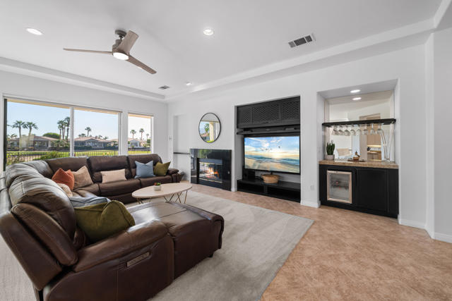 50500 Cypress Point Drive, La Quinta CA: https://media.crmls.org/mediaz/768a16dc-d5cd-4927-b89f-fff6002202a6.jpg