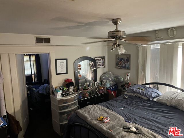 1920 S Rimpau Boulevard, Los Angeles CA: https://media.crmls.org/mediaz/768a61cc-f6cb-4716-a146-6a3b33e01e80.jpg