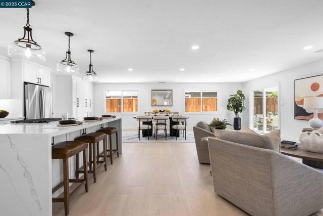 4650 Regina Ln, Concord CA: https://media.crmls.org/mediaz/768b891c-56cf-4333-8325-544f666d725b.jpg