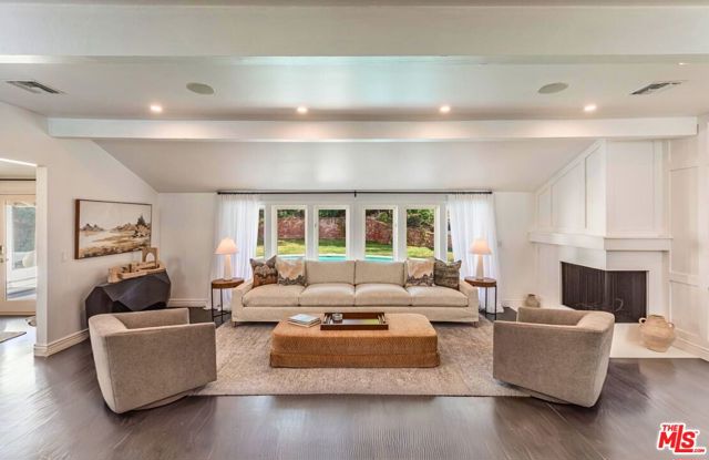 5840 Round Meadow Road, Hidden Hills CA: https://media.crmls.org/mediaz/768bb5bf-390a-45de-aed0-273e00f07b82.jpg