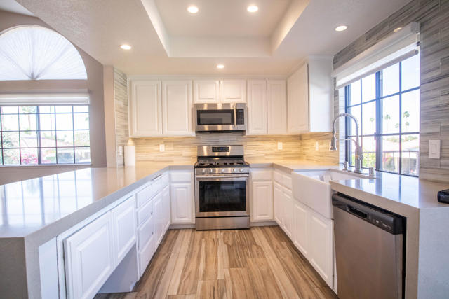 46395 Ryway Place, Palm Desert CA: https://media.crmls.org/mediaz/768bb85c-cec4-4096-bebd-a1405b858444.jpg