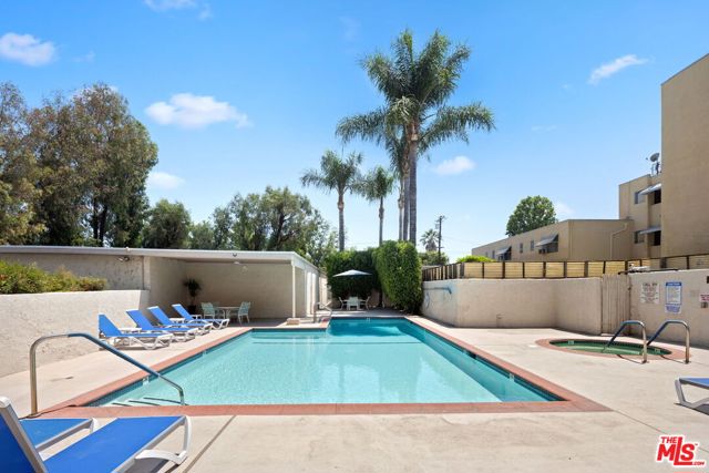 14050 Magnolia Boulevard, Sherman Oaks CA: https://media.crmls.org/mediaz/768bf914-247a-4775-b935-618bf62741f7.jpg