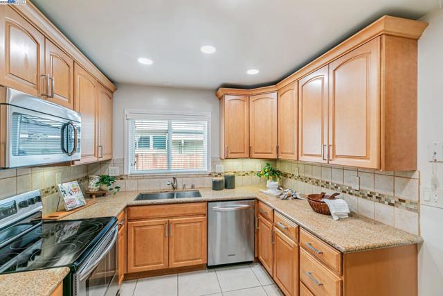 38426 Kimbro St, Fremont CA: https://media.crmls.org/mediaz/768c239f-35a1-46ca-963f-ddad667e5a60.jpg