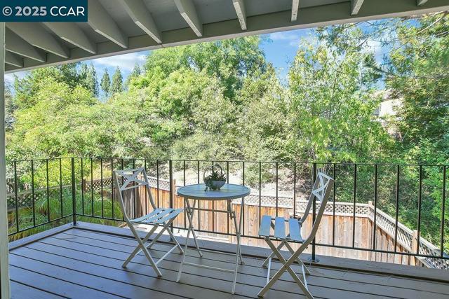 4782 Starflower Dr, Martinez CA: https://media.crmls.org/mediaz/768c97e5-4e91-4f79-a8c0-2935a3e1b7c1.jpg