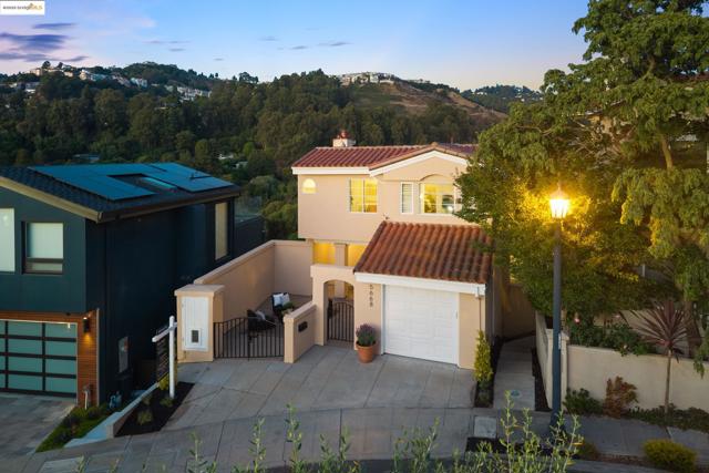 5668 Buena Vista Ave, Oakland CA: https://media.crmls.org/mediaz/768ccd30-70b9-48d0-9d05-9f0a439b4026.jpg