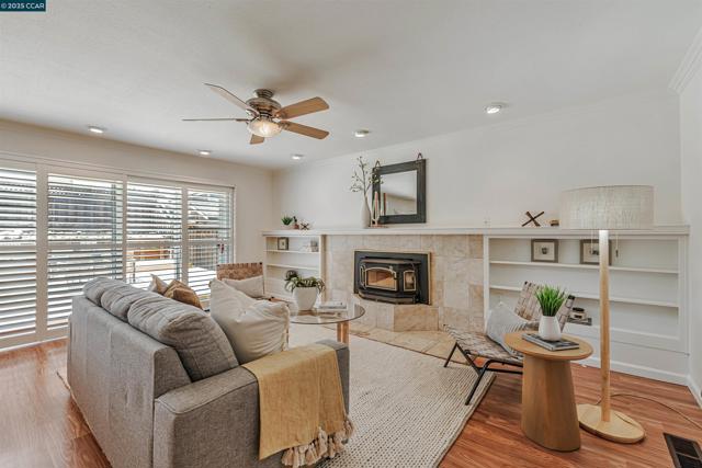 9597 Davona Dr, San Ramon CA: https://media.crmls.org/mediaz/768d2653-6612-4ed9-a306-49bb35322258.jpg