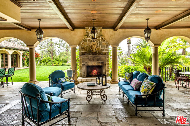 427 La Marina Drive, Camarillo CA: https://media.crmls.org/mediaz/768d633e-475b-4ee5-b774-2e49776e5117.jpg