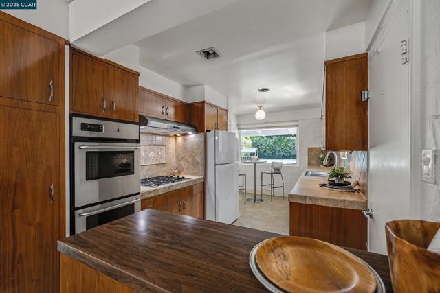 51 Bolla Ave, Alamo CA: https://media.crmls.org/mediaz/768dc166-ed4f-4b01-bd83-c7d3b692f3f6.jpg