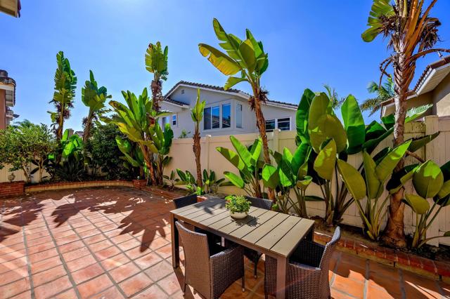 1137 Avenida Sobrina, Oceanside CA: https://media.crmls.org/mediaz/768e33e8-4289-46b7-b44a-5a01fb7c4752.jpg