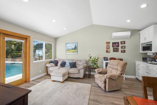 1510 2 Orangeview Dr,  CA: https://media.crmls.org/mediaz/768e8516-90cd-4f77-b8ac-6bc9127b62ad.jpg