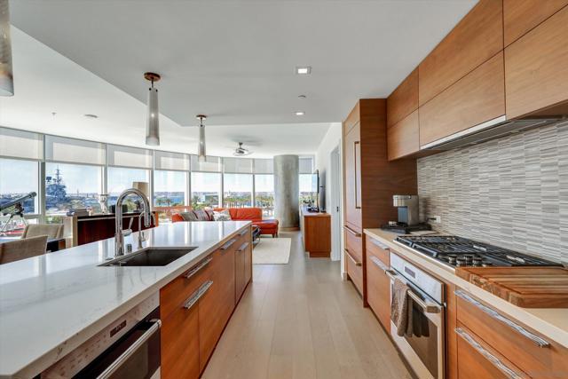 888 W E St, San Diego CA: https://media.crmls.org/mediaz/768e9252-27fc-4092-966f-897eb6af7b8a.jpg