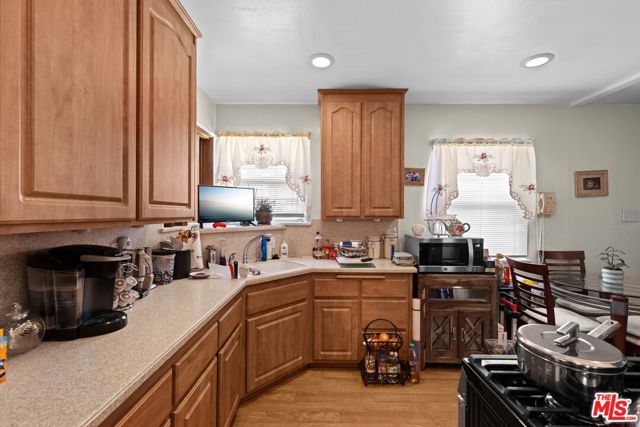 2533 W 118th Place, Hawthorne CA: https://media.crmls.org/mediaz/768ec069-fe77-45bc-8700-81dbf02622f8.jpg