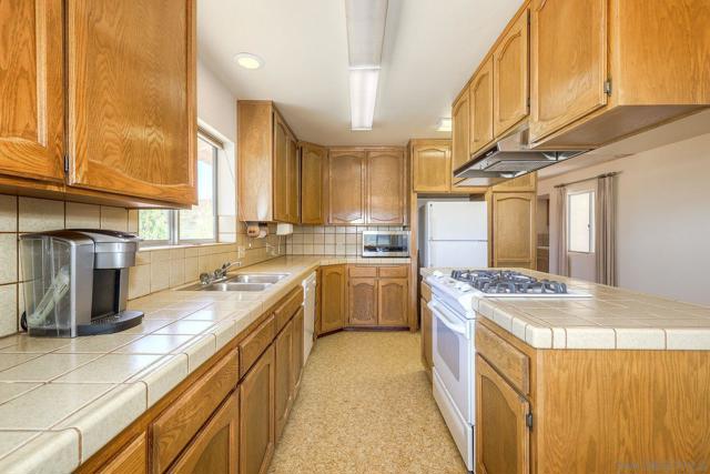 25861 E Old Julian Hwy, Ramona CA: https://media.crmls.org/mediaz/768f5c5a-1480-46e5-a07f-f76bddcc4413.jpg