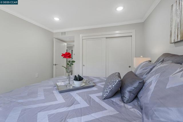 2900 Tice Creek Dr, Walnut Creek CA: https://media.crmls.org/mediaz/768ff2b1-2fe2-45c6-b043-4f6a7aff28e6.jpg