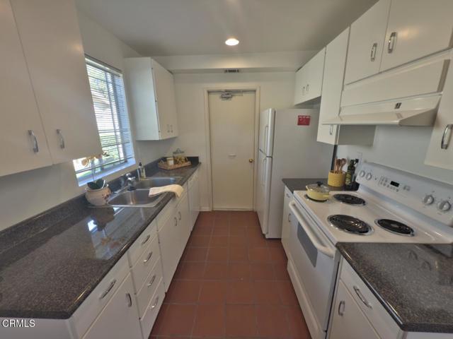 24121 Village 24, Camarillo CA: https://media.crmls.org/mediaz/769017aa-f401-4b43-a5be-1cf864fef1fe.jpg