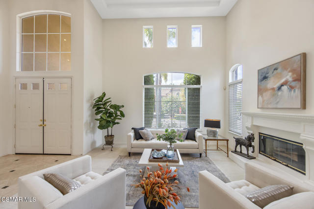 181 Dusty Rose Court, Simi Valley CA: https://media.crmls.org/mediaz/7690806a-86f1-473b-9d10-eb276ef6aff0.jpg