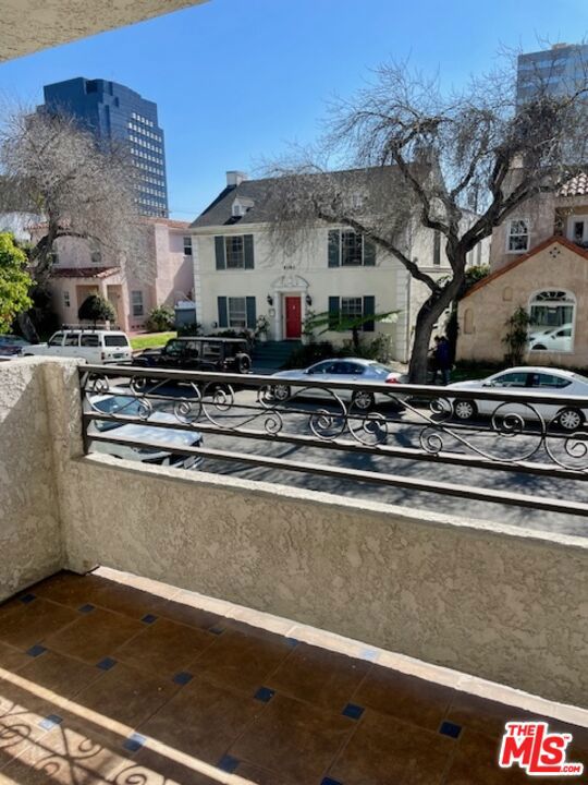 6151 Orange Street, Los Angeles CA: https://media.crmls.org/mediaz/7690dd11-00ae-4713-af12-a47551101536.jpg
