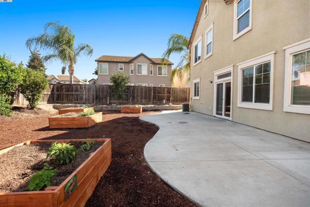 181 Maidenhair St, Pittsburg CA: https://media.crmls.org/mediaz/76918849-d096-4604-bd74-e98ec85d70d2.jpg