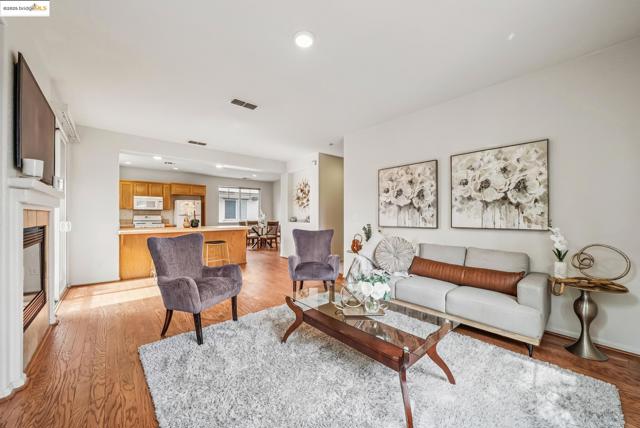 1861 Parkside Dr, Concord CA: https://media.crmls.org/mediaz/7691fd70-cbe2-44f1-b523-09586d6d2de3.jpg