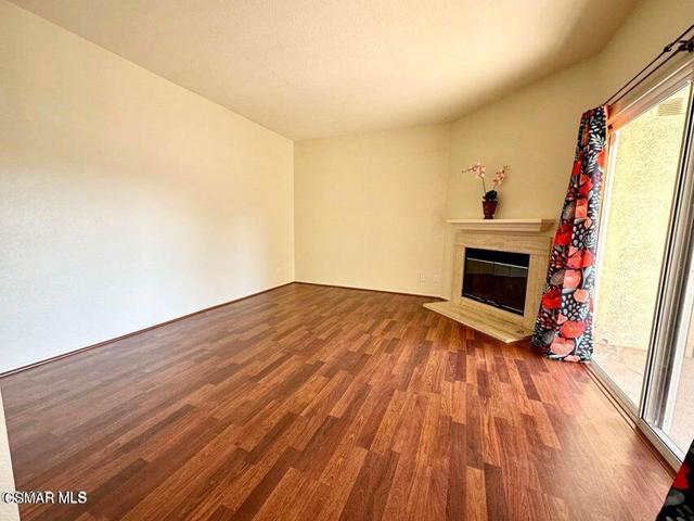 672 Indian Oak Lane, Oak Park CA: https://media.crmls.org/mediaz/76920e32-57cb-4886-98d8-3106708eed65.jpg