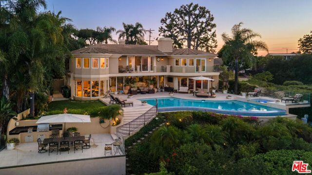 7833 Torreyson Drive, Los Angeles CA: https://media.crmls.org/mediaz/769237fb-24d2-4787-8ef7-9bd2d37f7f31.jpg