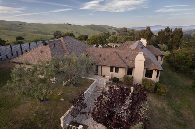 54 Corral De Tierra Road, Salinas CA: https://media.crmls.org/mediaz/7693f0d2-7d39-4dbb-8fee-31edf45c9849.jpg