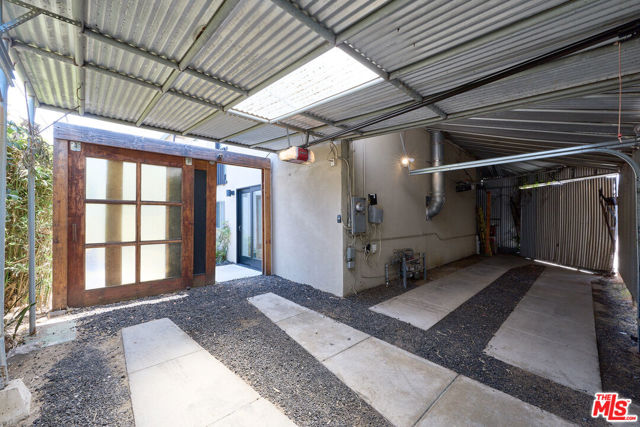 519 1/2 San Juan Avenue, Venice CA: https://media.crmls.org/mediaz/769480f8-a38e-4a5b-9742-87eaf77a6d19.jpg